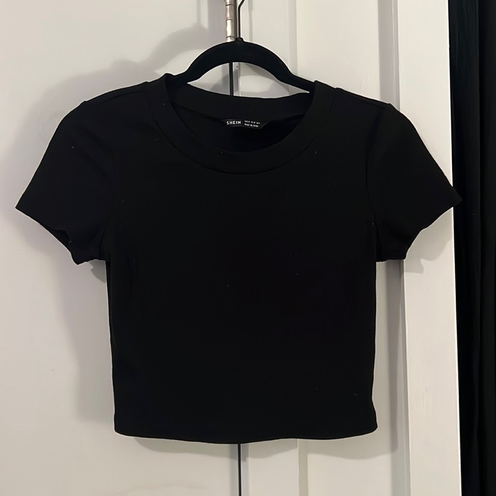 Shein Black Ribbed Scoop Neck Short Sleeve Crop Top — Size: M (6)